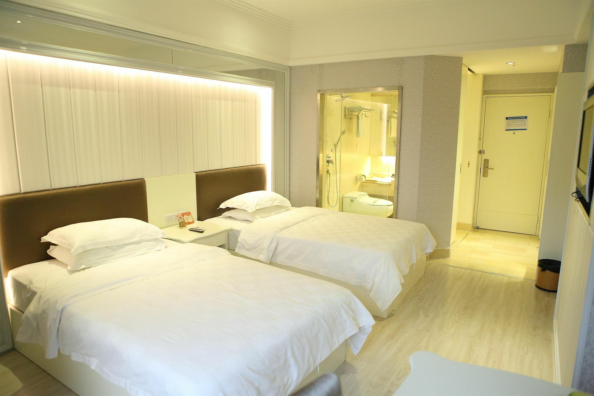 Bluesky Hotel Гуанджоу Екстериор снимка