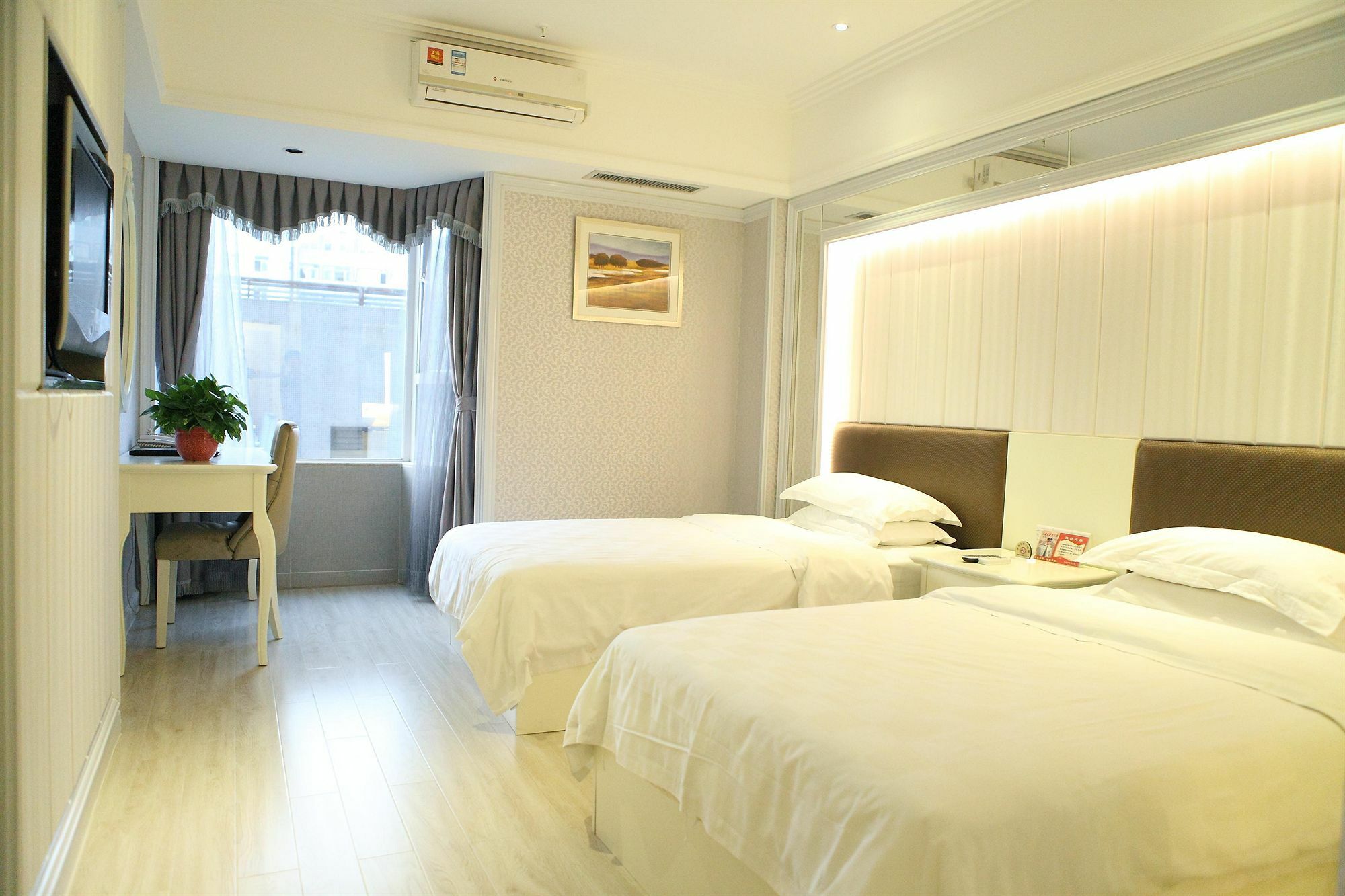 Bluesky Hotel Гуанджоу Екстериор снимка