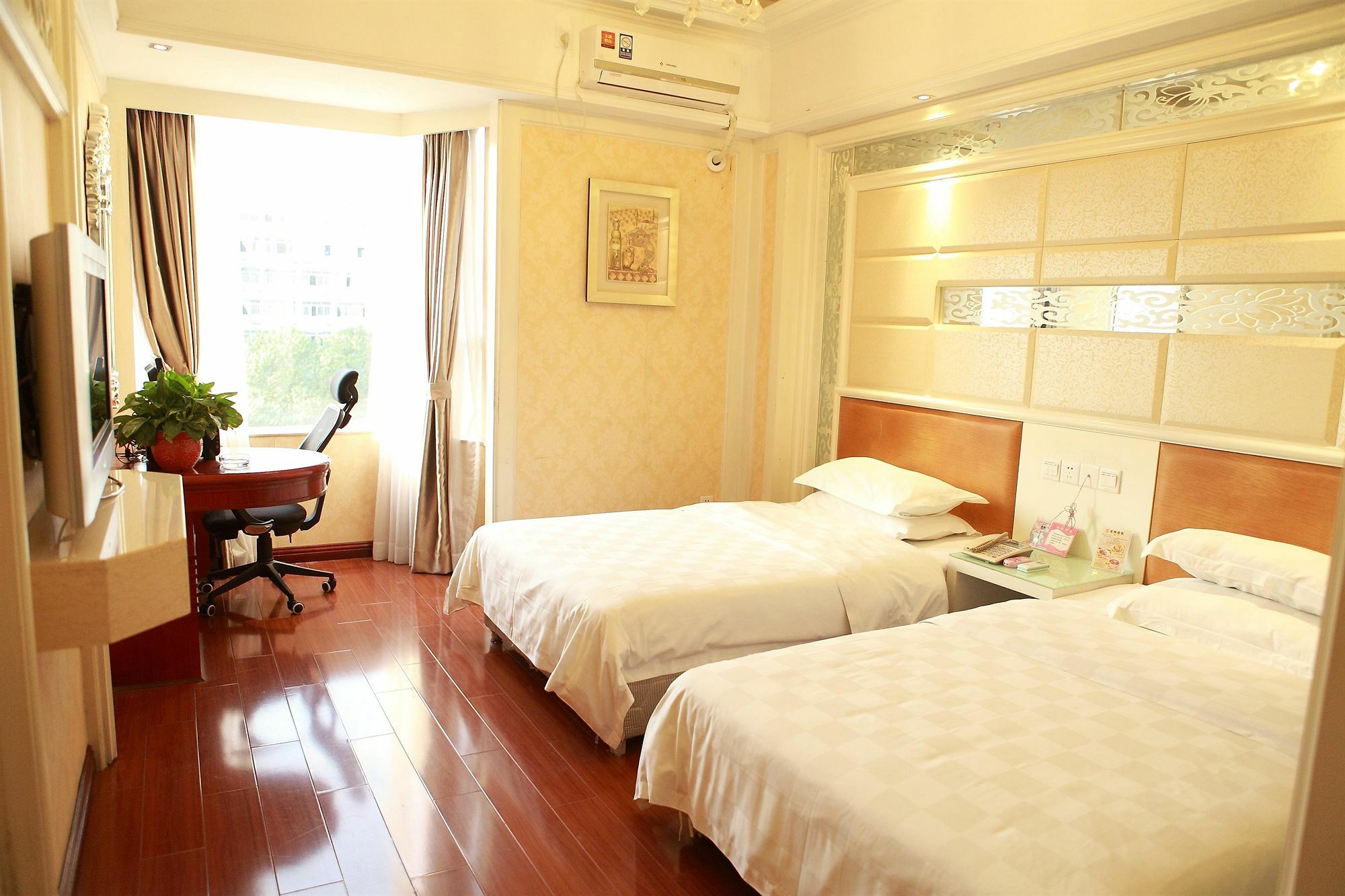 Bluesky Hotel Гуанджоу Екстериор снимка