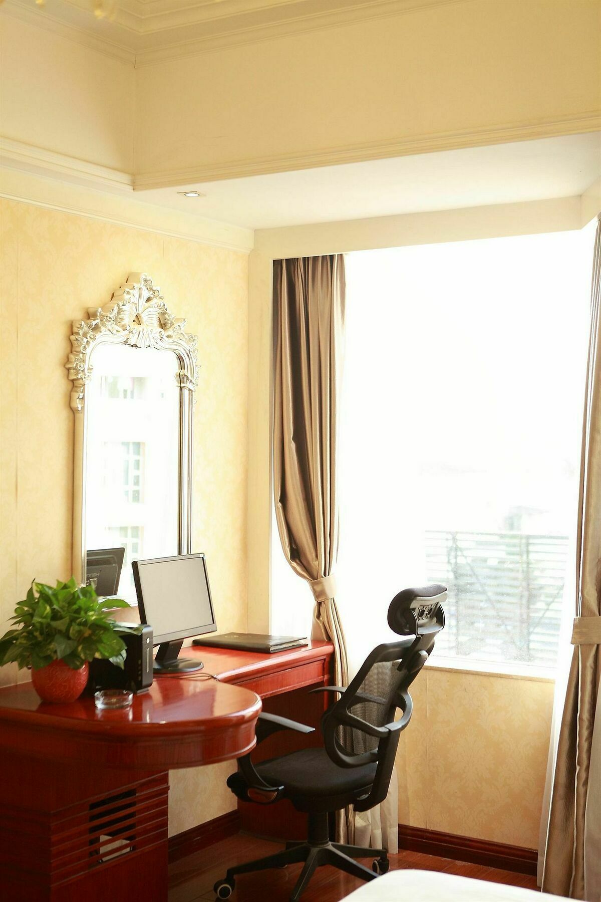 Bluesky Hotel Гуанджоу Екстериор снимка